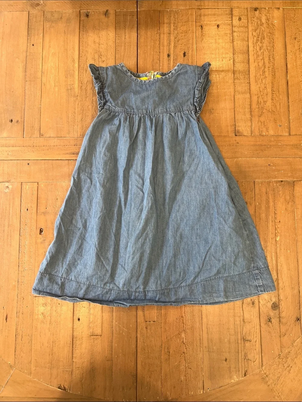 Mini Boden denim chambray ruffle shoulder dress 3-4 years